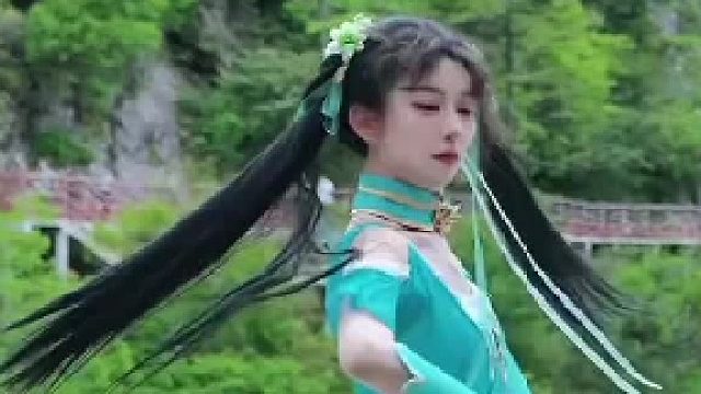 小姐姐展示剑舞，动作姿态好优美！