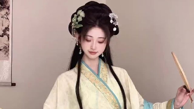 一种相思两处闲愁花自飘零水自流