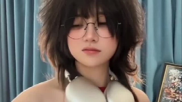 低眉顺眼间，藏着软乎乎的甜可爱～