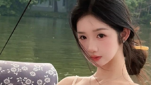 江南景里，细雨如烟轻轻洒落