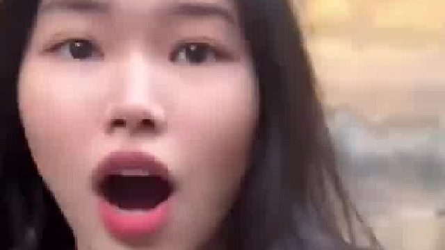 男友偷偷跨越1500km赴约，女友见到瞬间懵圈！大方介绍我的男朋友，网友：好女孩