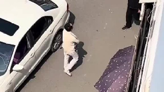 乱停车遇上狠人，真是太解气了！