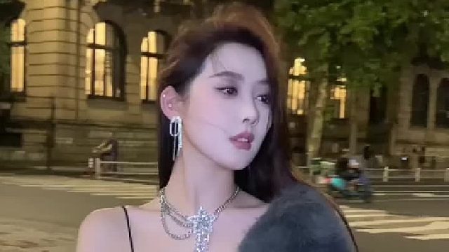 云朵是天空写的诗，我是句读间的留白