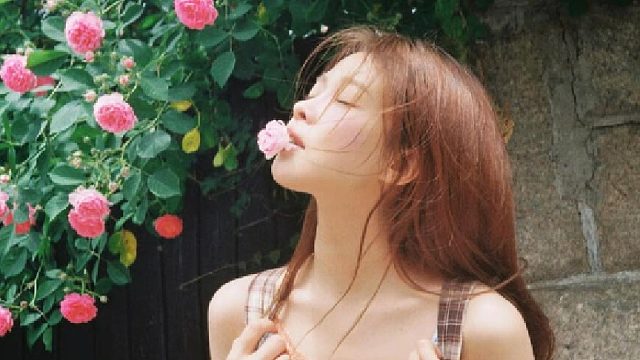 蔷薇花日系少女胶片写真引导记录