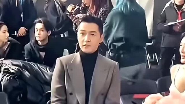 胡歌不敢直视秦岚？