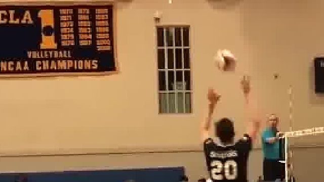 这样打排球是真舒服