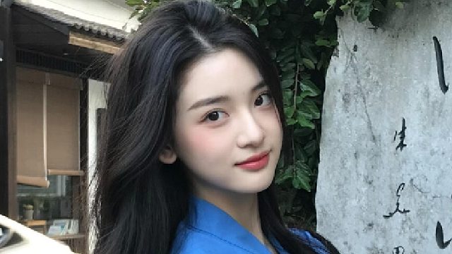 今日这打扮，透着股浓浓的韩式风情呢。