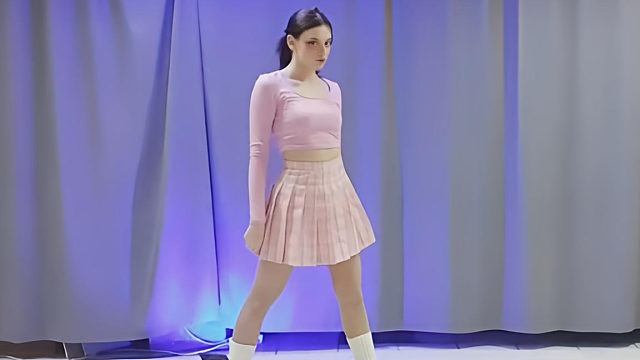 俄罗斯姑娘才艺表演24.04.18_画家(嘎贾)01