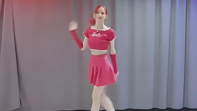 俄罗斯姑娘才艺表演24.04.18_秀儿(拉达)00