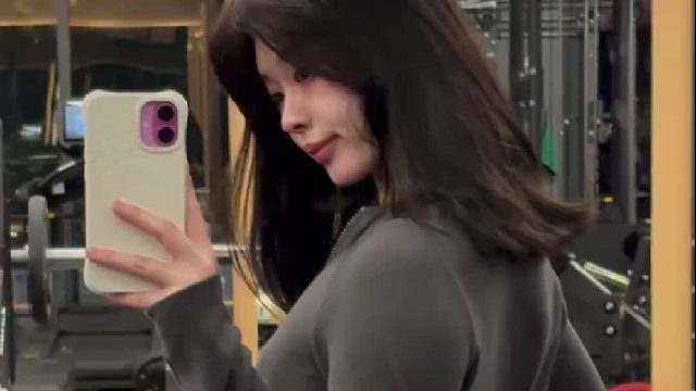 看着镜子里的人wdfk