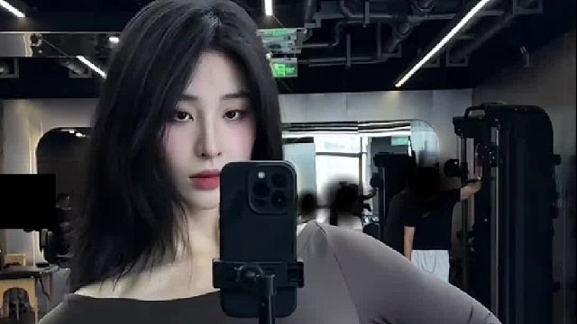 眼里只有对自己的欣赏