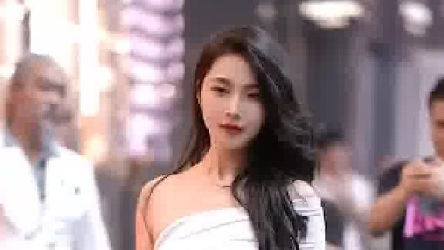 与其互为人间 不如自成宇宙