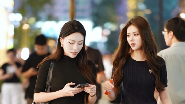 人闲车马慢，路遥星亦辞