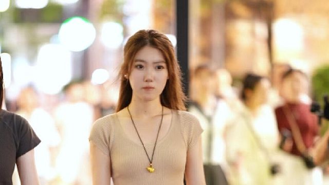 窗外的风也不想动