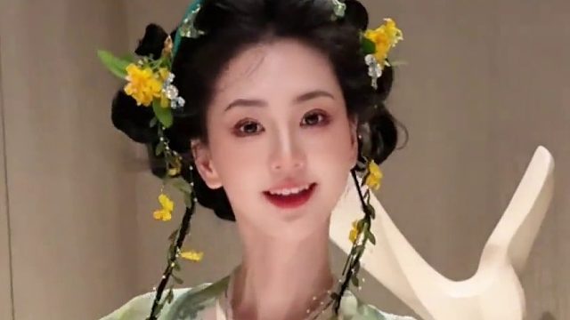 黄绿色汉服太清新啦！是梨子青苹果味～