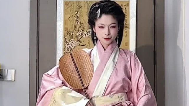 曲裾真的很显气质啊