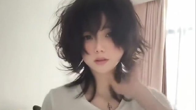 慵懒抬抬眼，可爱值瞬间拉满！