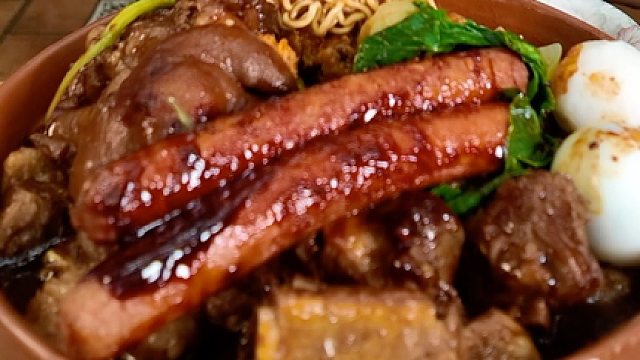 晚上不不知道吃啥，简单来个泡面吧，舒心惬意。