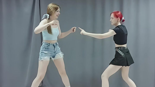 俄罗斯姑娘才艺表演24.04.19_搞怪花絮1