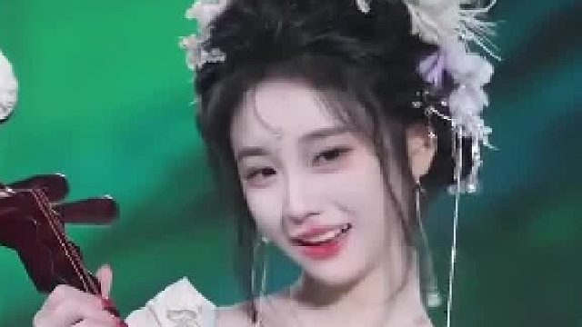 云想衣裳花想容…