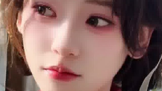 她是不是吃醋了