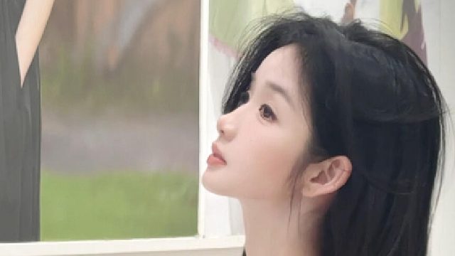 姐系甜御风范，完美腰臀比令人惊叹