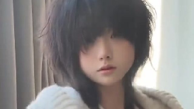 转身那瞬间，甜风情和软萌感都在