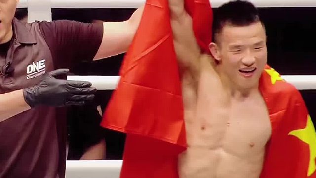 少林武僧苗立涛，一拳吧对手打晕在擂台上