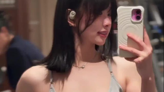 一个矛盾综合体 左边冲动 右边细腻