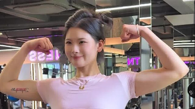 我不爱无聊人间～只偏爱你眉眼