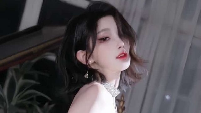 紧紧相拥，让我们的气息渐渐融为一体