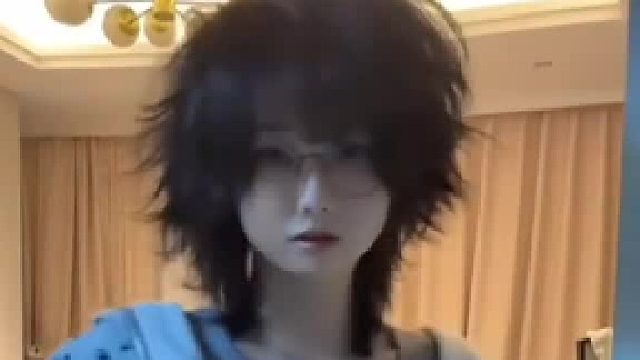 姿态软乎乎，萌感悄悄钻进心里