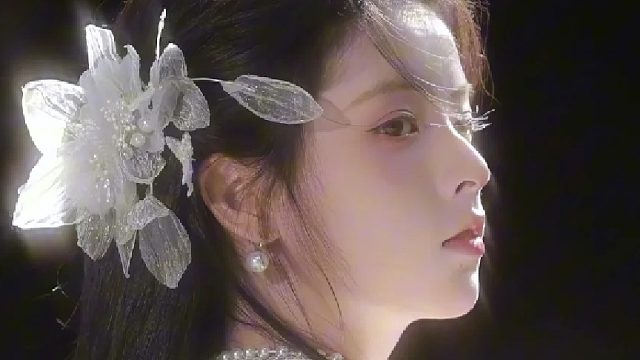 每道褶皱藏往事，每缕光线皆低语～