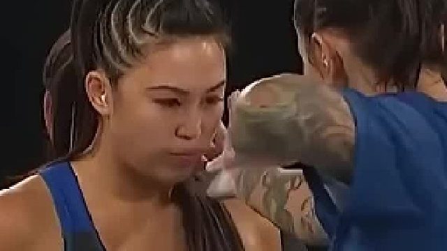 亚裔小姐姐参加美国职业扇耳光大赛表现