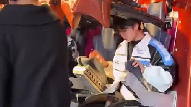 游乐场闺蜜神助攻女生认识帅哥