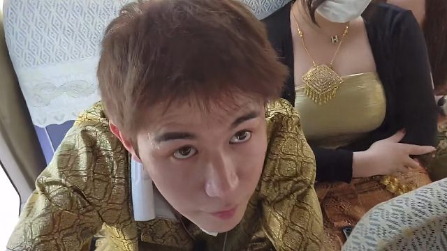 还是童锦程会享受，在众多美女中挑了个最亮眼的，观众：顶！