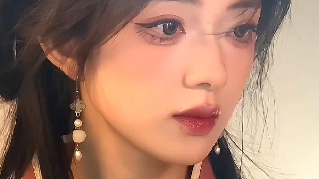 爱，原就是自卑弃暗投明的时刻