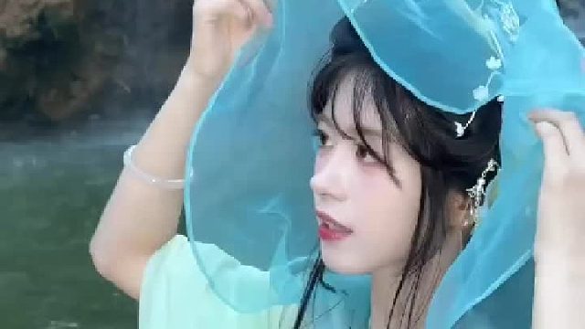 远方月是天上月，眼前人是心上人