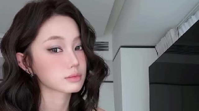 也是穿上了宁宁同款Kanye周边