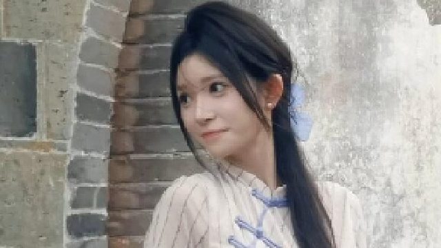 腼腆内向的小水，总是带着一丝羞涩