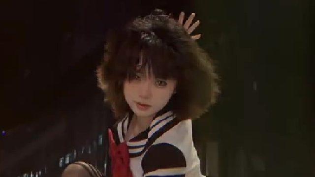 轻轻拢发丝，甜感自然冒出来～