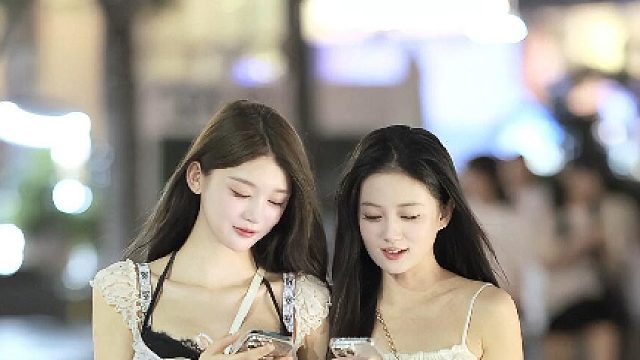 不待春风慢，我以明月宴群山