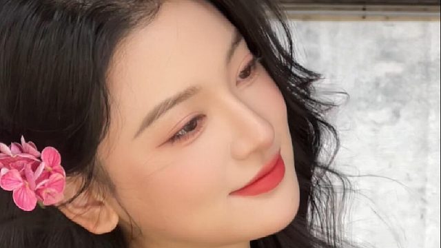 风情月意难解时，人心沉醉不知归。