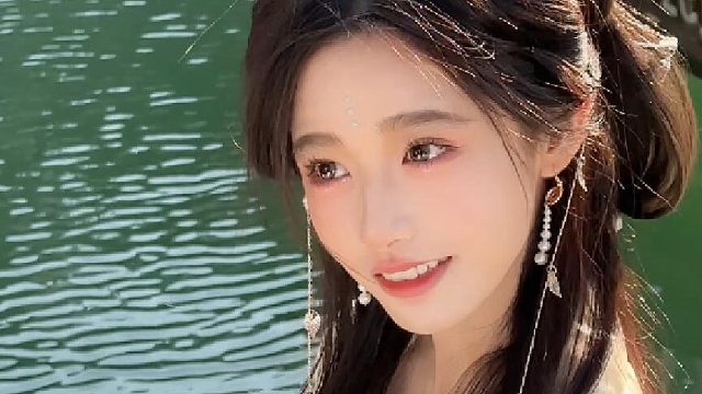 花花一笑很倾城