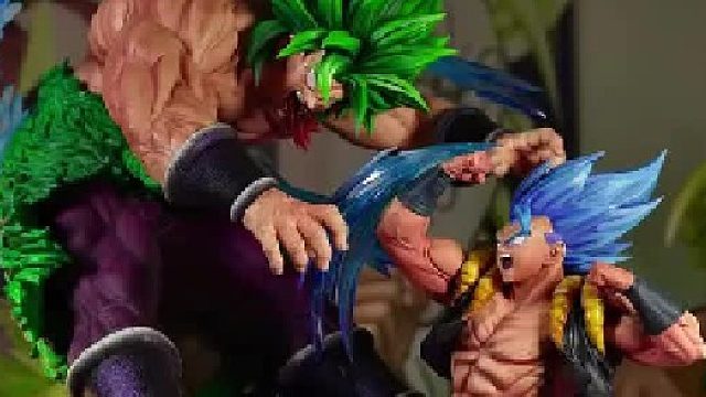 悟吉塔vs布罗利 Kd的涂装再次升级，亮灯后的地台仿佛想融化点底下的岩石，整体造型设计