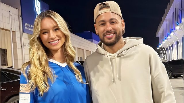 真逗！同样是邂逅美女：内马尔放电，姆巴佩翻白眼嫌弃