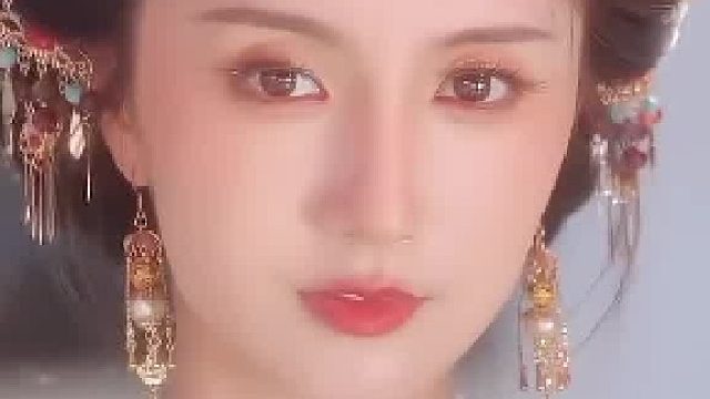 不活在任何人指望的人设里