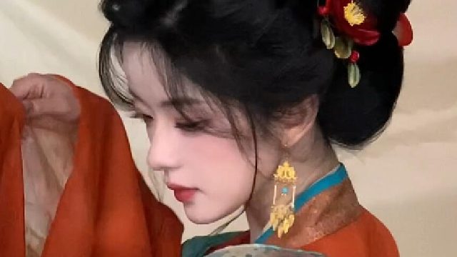 废墟里也可以开出明艳的花