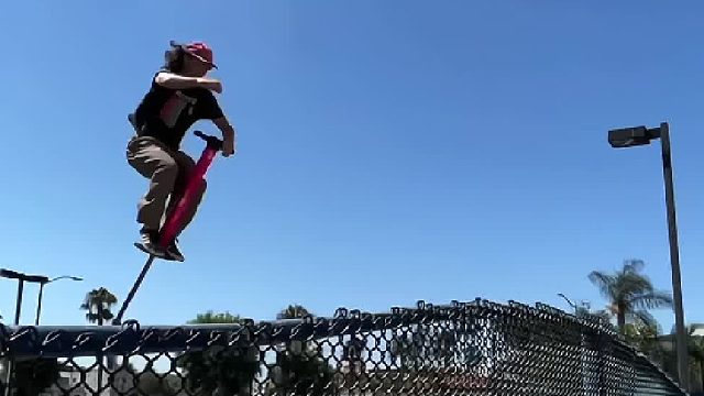 别让平淡的生活，耗尽你所有的向往#极限运动 #跳跳杆