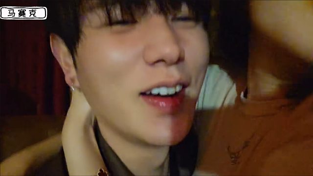 童喝多口无遮拦，妹子急忙捂嘴，无用后直接闷住！